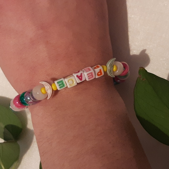 "PEACE" Bead Bracelet - Picture 4 of 4